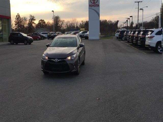 2017 Toyota Camry SE 4dr Sedan